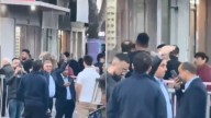 Bronca en Junín: Pareja provocó a las personas que fueron a repudiar la presencia de Milei