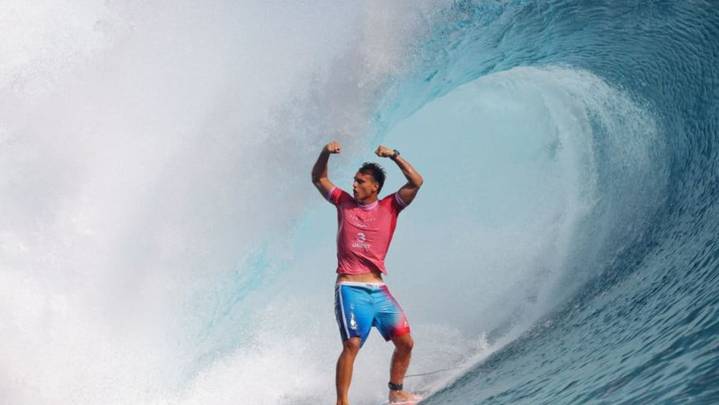 Surfing-Vaast shines as Tahiti Pro starts in huge Teahupo'o tubes