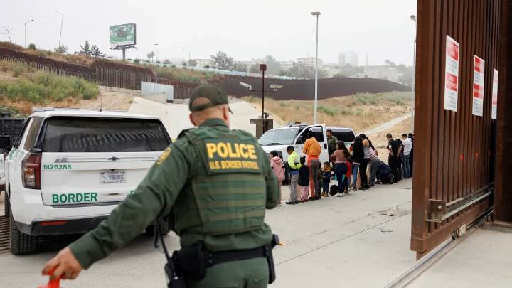 Immigration agents signed up to recruit at a California university. Then the protests started