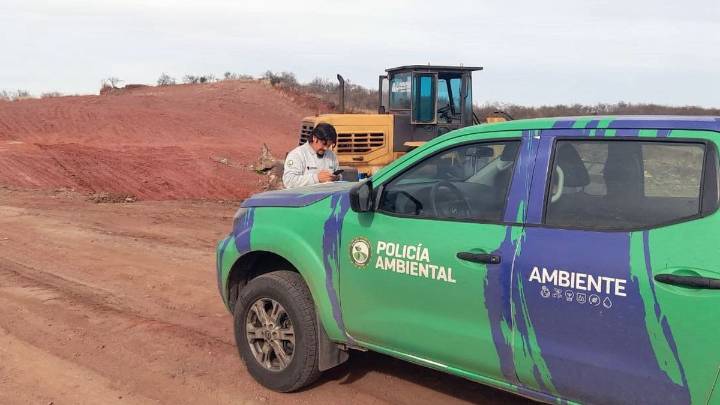 Ordenan el cierre preventivo y secuestro de máquinas en canteras de Villa Rumipal