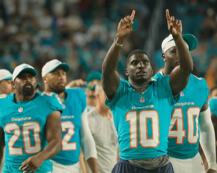 Dolphins' Tyreek Hill, Jaylen Wright injury updates