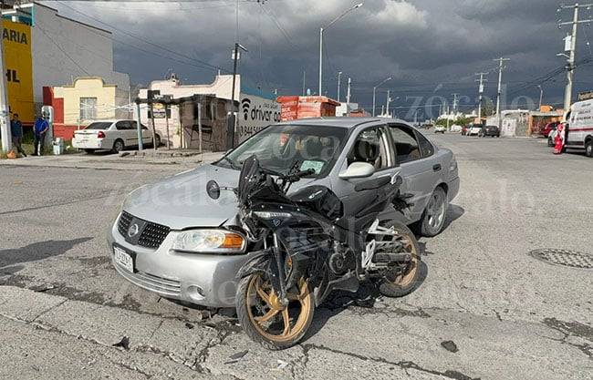 No respeta alto conductor y deja lesionado a motociclista menor de edad en la Misión Cerritos