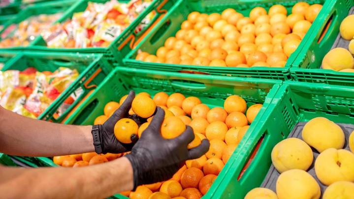 Despedida por llamar «anormal», «imbécil» y «ladrona» a una compañera en un supermercado de Gijón