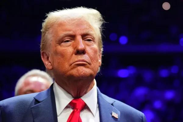 'Read it Right Now': Donald Trump’s Bizarre Reply When Asked to Read a Letter Aloud Leaves Viewers In Stitches