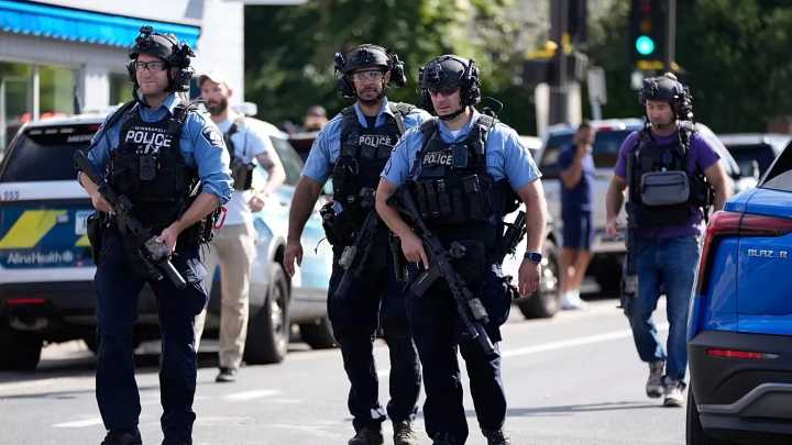 2 muertos y 17 heridos por tiroteo en escuela católica en Minneapolis