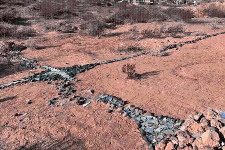 Misteriosa cruz de vidrio molido y metales apareció en un parque protegido