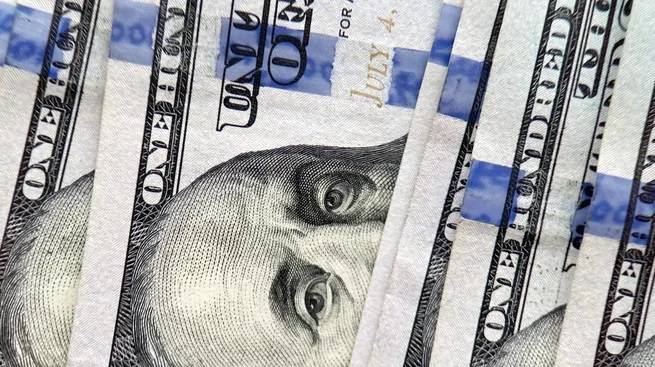 El dólar oficial saltó más de $40 ante los ruidos políticos y quedó a un paso de su récord histórico