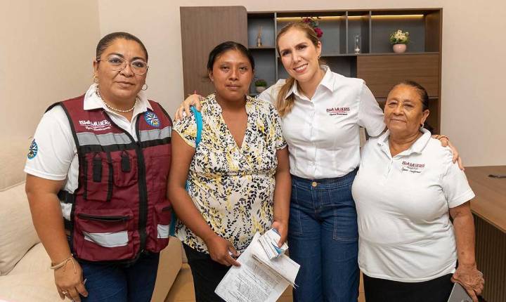 Atenea Gómez Ricalde atiende Miércoles con la Gente desde las nuevas oficinas de Gobierno de Zona Continental