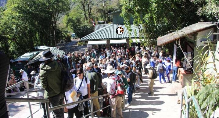 ¡Caos en Cusco! Ya no hay entradas vía web para Machu Picchu y las colas continúan por tickets presenciales A una semana de instaurarse el nuevo protocolo de venta de boletos físicos, denuncian que la