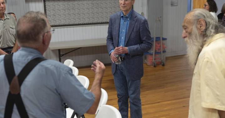 Some Democrats want new leadership. Oregon Sen. Ron Wyden says he has what it takes to resist Trump