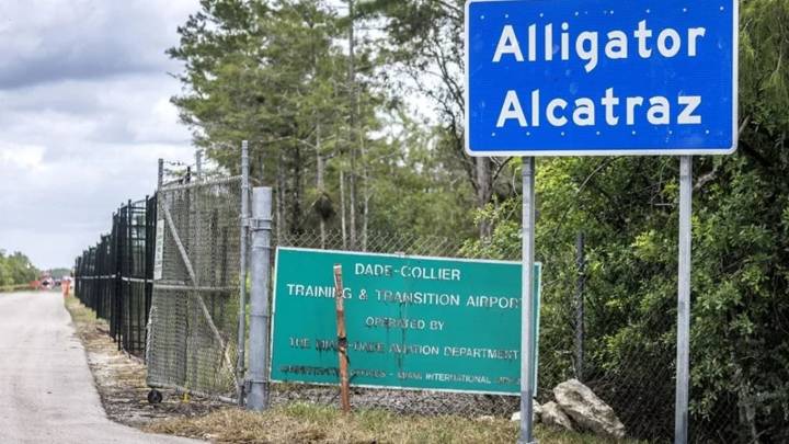 Jueza ordena desmantelar ‘Alligator Alcatraz’ por daño ambiental; ya no se permite llevar migrantes