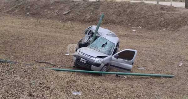 Terrible accidente en ruta salteña: perdió el control y dejó sin luz a todo el barrio