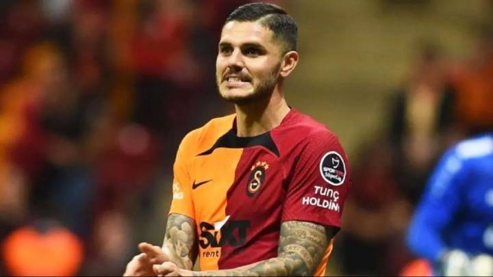 Video: Mauro Icardi le tiró un cabezazo a un hincha de Galatasaray