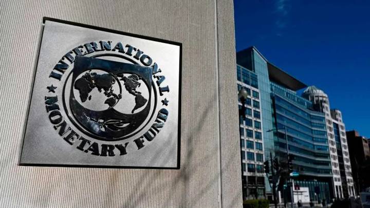 El FMI advierte que en 2026 jubilaciones y pensiones absorberán casi la mitad del gasto público y relegarán a subsidios y obra pública