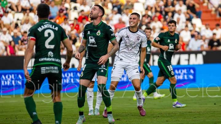 Javi Moreno: “Que el Albacete encaje 7 goles en 2 partidos no es normal”