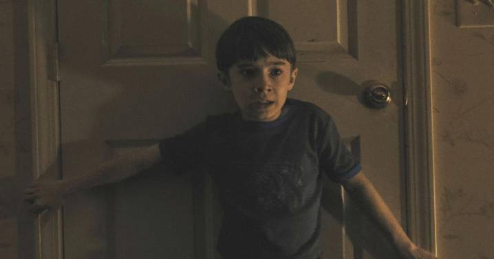 Reseña: "Weapons" de Zach Cregger explora el misterio de la desaparición de 17 niños