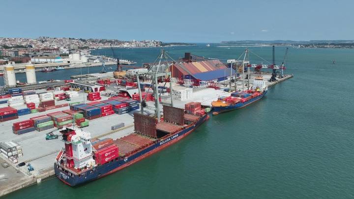 El tráfico en el puerto cae un 0,2% respecto a 2024, que fue el mejor año de su historia