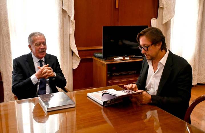 El Jefe de Gabinete recibió en Casa de Gobierno al presidente de la Fundación el Libro