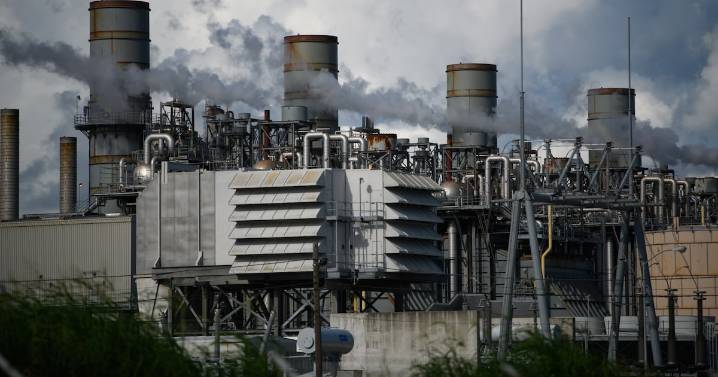 Moody’s evalúa subir a Pemex la calificación crediticia