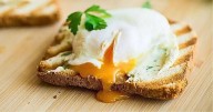 How to make perfect poached eggs every time without a pan