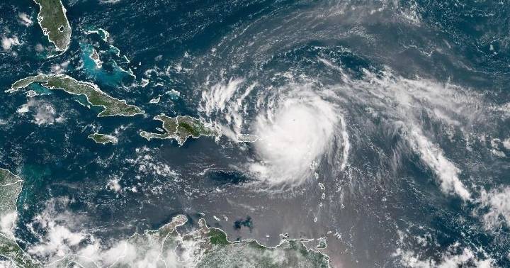 Hurricane Erin, first of Atlantic season, strengthens to Category 5. Maps show its path and forecast.
