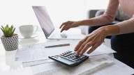 El consumo en los hogares tuvo una leve caída de 0,1% en julio, según la CAC