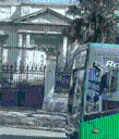 VIDEO: Conductor pasa por un panteón y le tocan el timbre, el autobús iba vacío