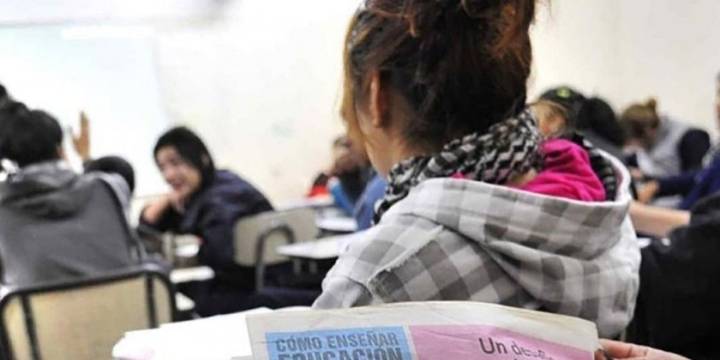 Estudiante de colegio en Ibagué fue hallada en el baño con cortes en su abdomen: investigan si alguien la atacó