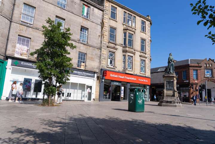 Public benches to return to the Foot of the Walk