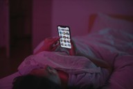 ¿Qué es el ‘vamping’? Cuando la tecnología roba el sueño a los jóvenes
