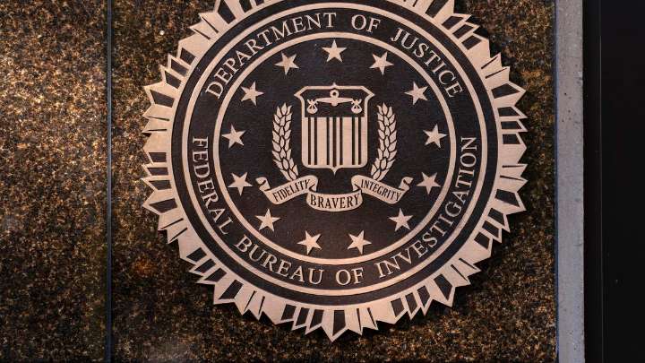 El FBI obliga a salir a más líderes, incluido uno que dirigió la agencia en primeros días de Trump