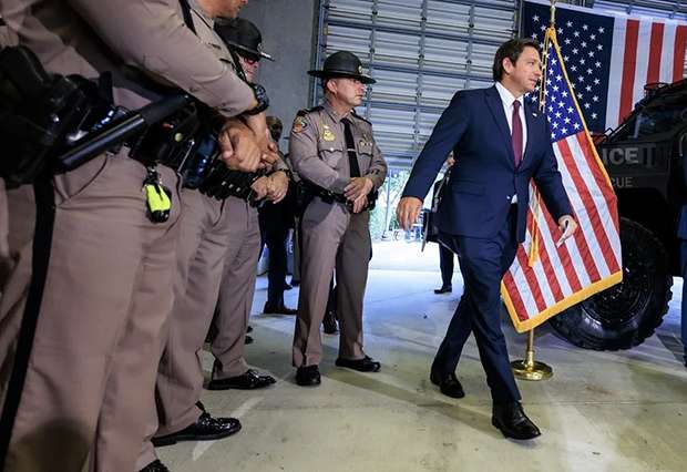 Florida anuncia el ‘Depósito de deportación’, un nuevo centro de detención de inmigrantes