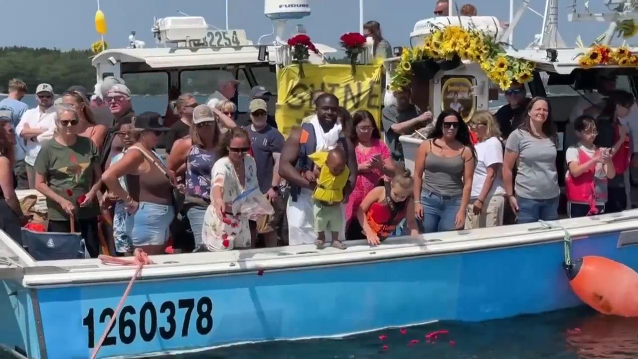 Boats ride in "captain’s salute" for paddleboarder killed in Maine