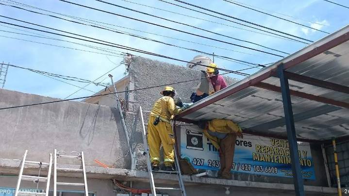 Hombre herido al sufrir caía cuando hacia labores en un techo en Escobedo