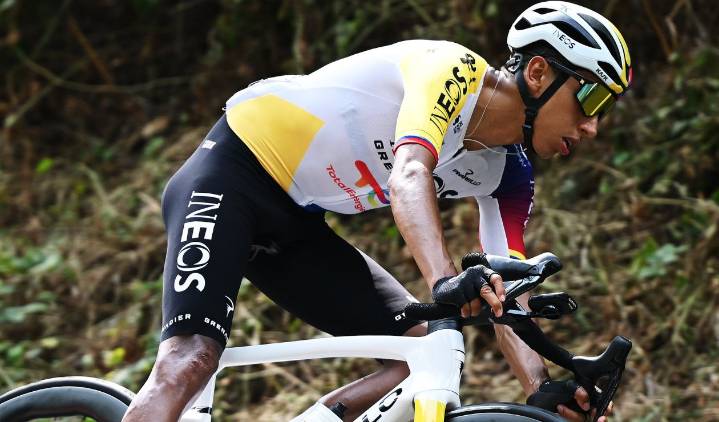 Egan Bernal vuelve a sorprender en la general de la Vuelta a España