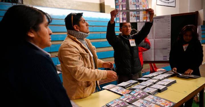 Una Bolivia en crisis busca un cambio tras 20 años de socialismo