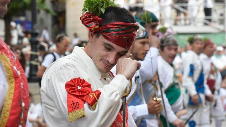 Los Danzantes de Huesca bailan en la Ermita de Loreto, cuna de San Lorenzo
