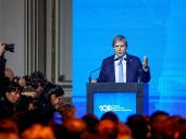 El Gobierno sube los encajes al 53,5% y busca que los bancos renueven más deuda