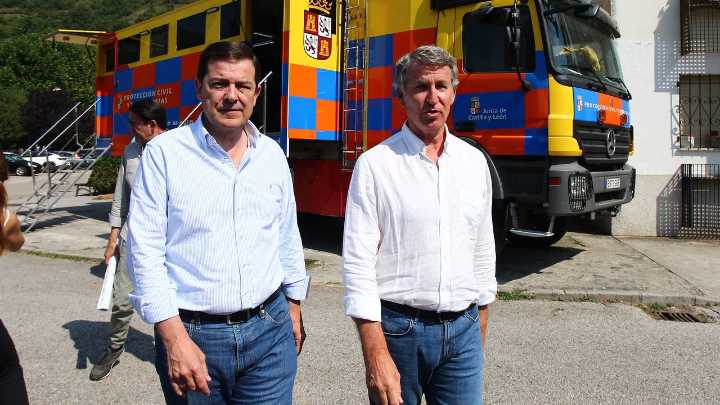 Mañueco pide a Sánchez una "respuesta excepcional" del Gobierno ante los incendios y medios del Ejército para apoyar el dispositivo autonómico