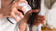 Cinco trucos sencillos que ayudan a reparar el cabello después del verano