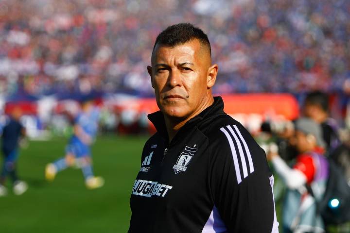 “Ya se va...”: Hinchas de Colo Colo piden la salida de Almirón y esta es la radical decisión de ByN