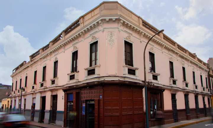 Centro de Lima: histórico Bar Queirolo cambia de nombre tras más de un siglo