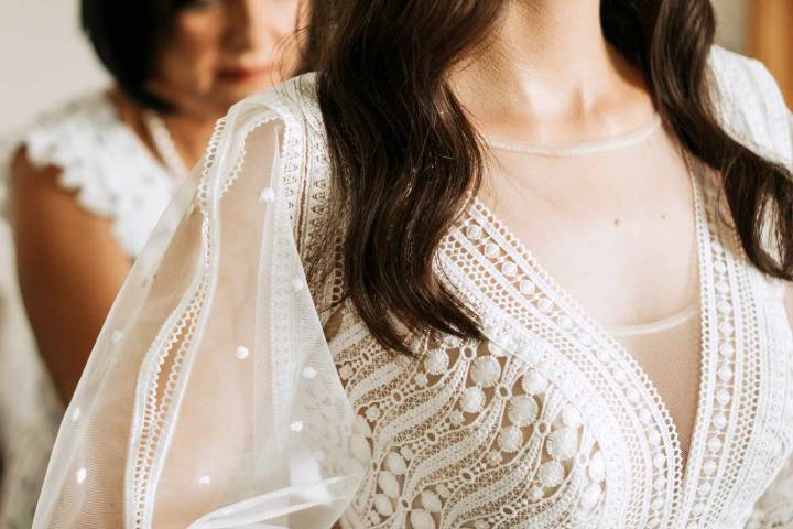 Mom Threatens to Skip Daughter's Wedding Because She Won't Invite Boyfriend