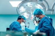 Investigadores chinos realizan por primera vez un trasplante de pulmón de cerdo a un humano