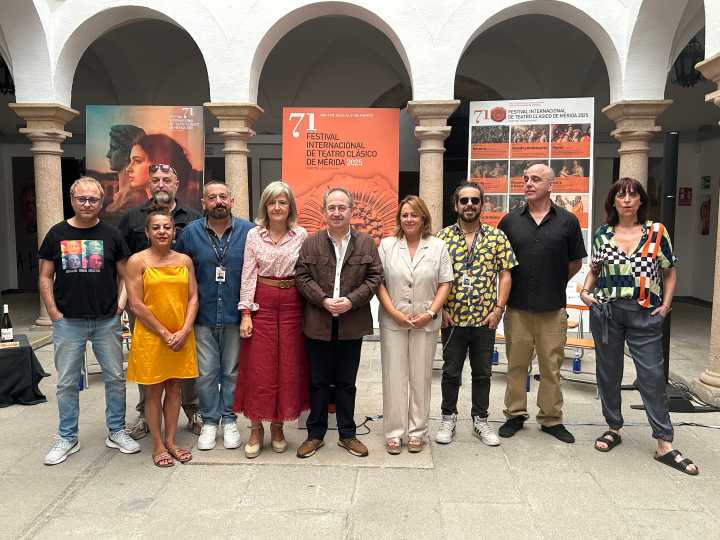 La comedia llega al Festival de Mérida con 'Los hermanos' de Terencio, una obra que reflexiona sobre la educación y los valores familiares