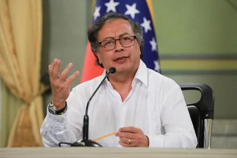 Petro dice que le envió mensaje a Trump por despliegue naval en el Caribe: “Los gringos en la olla pensando que invadir Venezuela resuelve su problema”