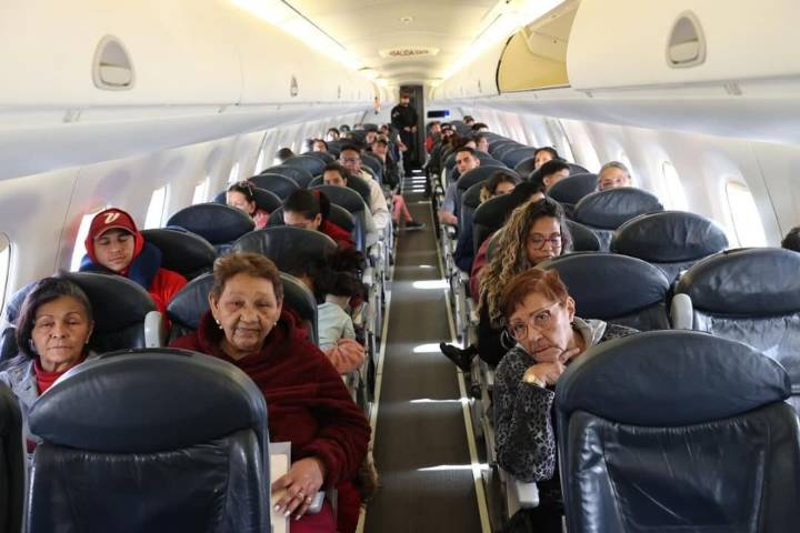 Autoridades reciben en Maiquetía a 59 venezolanos en vuelo procedente de Bolivia