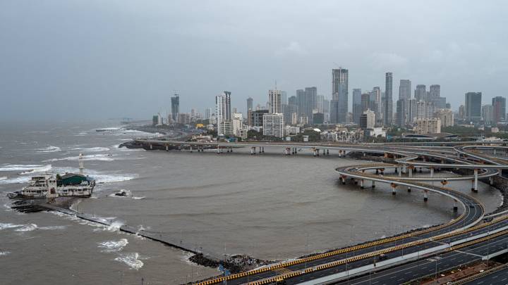 India's economy grows at faster-than-expected 7.8% in the June quarter
