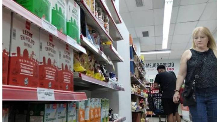 El consumo masivo cayó 4,3% en julio a nivel nacional y se desplomó 11,7% en el AMBA