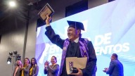 Don Héctor, a los 78 años, se gradúa con honores: una historia que inspira en Tamaulipas
